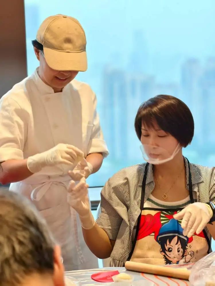 上海市民美育“日夜兼程”:夜校推出萌宠、AI课,还全新增加日校模式 上海市民美育“日夜兼程”:夜校推出萌宠、AI课,还全新增加日校模式