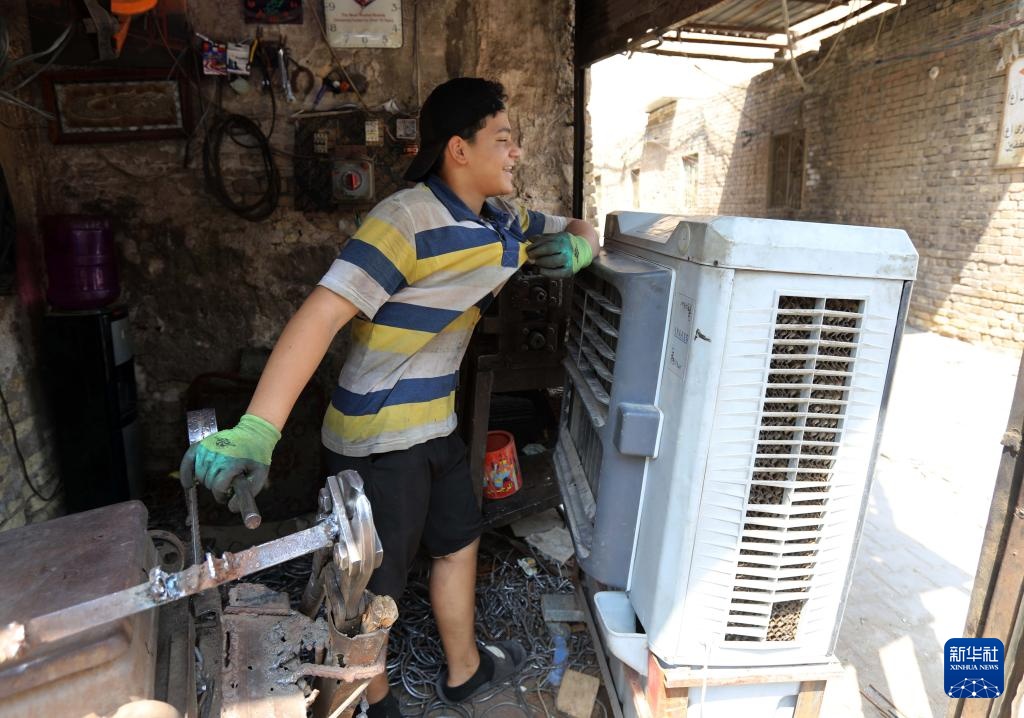 伊拉克多地气温突破50摄氏度