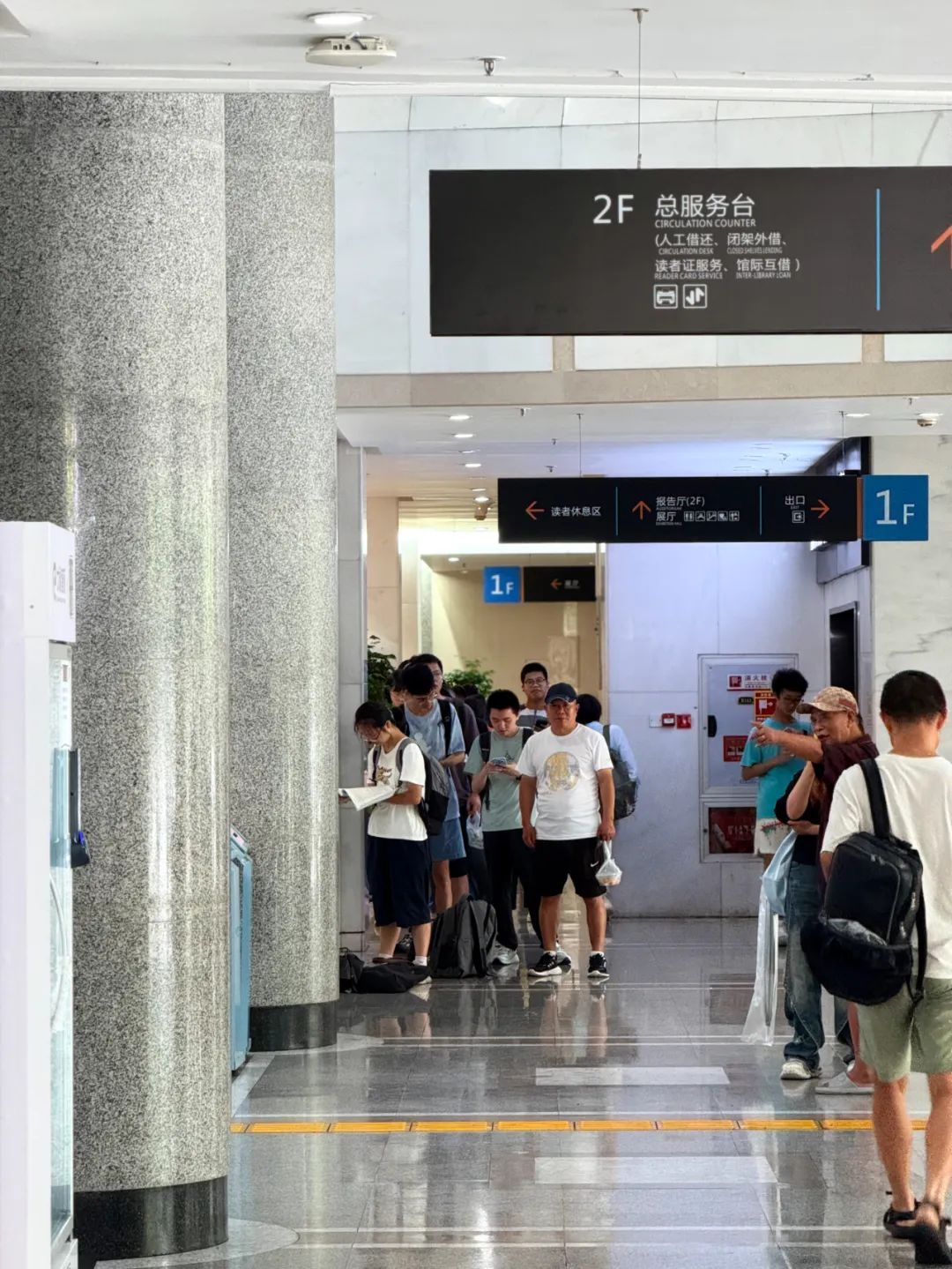 爆满！早上8点，杭州这里就排长队！网友：被震撼到了…