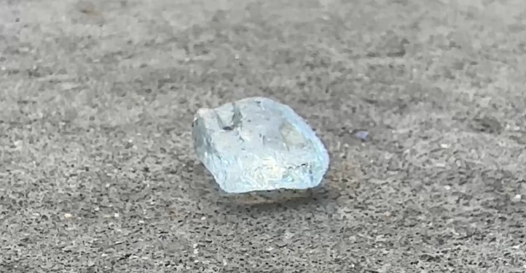 上海这条马路啥情况?比容嬷嬷还扎?有路人差点戳破脚... 上海这条马路啥情况?比容嬷嬷还扎?有路人差点戳破脚...