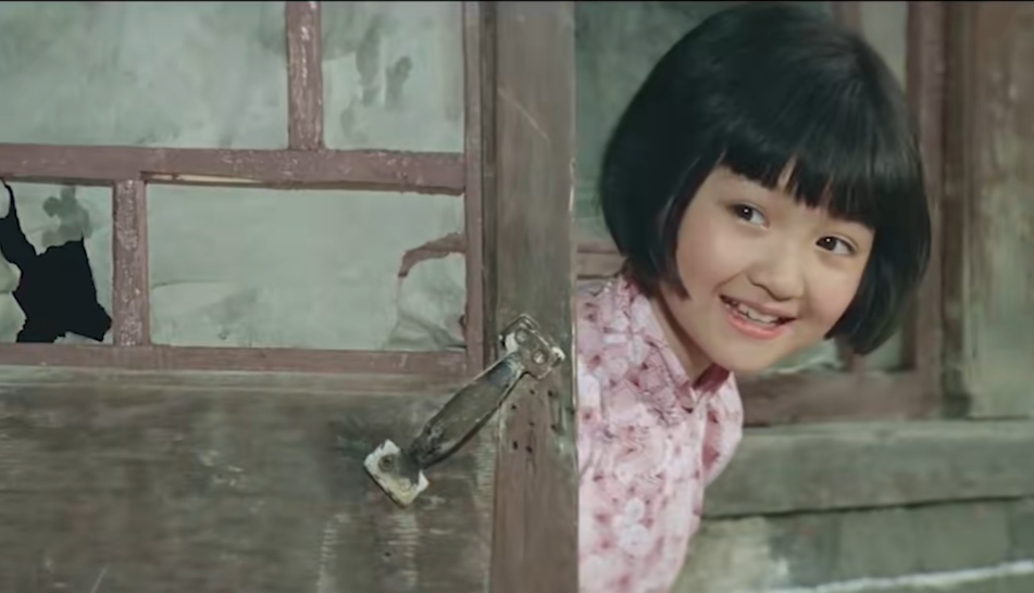 上海女演员罕见露面，复刻名场面！作品家喻户晓，网友：原来是她