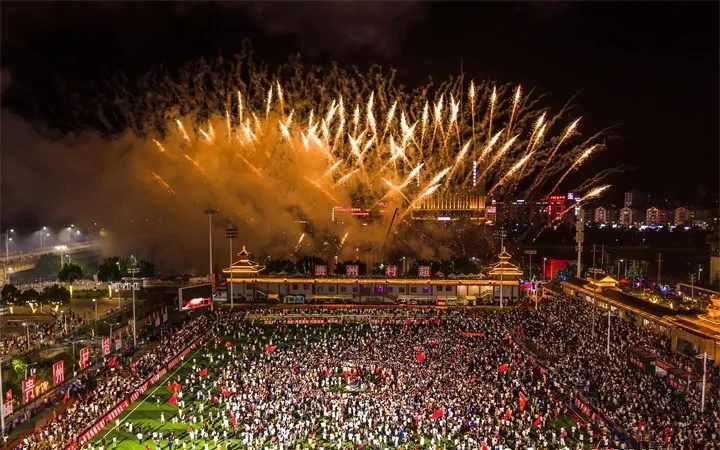 “恩人，欢迎回榕江！”村超重启