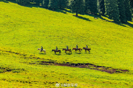 致敬坚守！看战士骑马巡边疆
