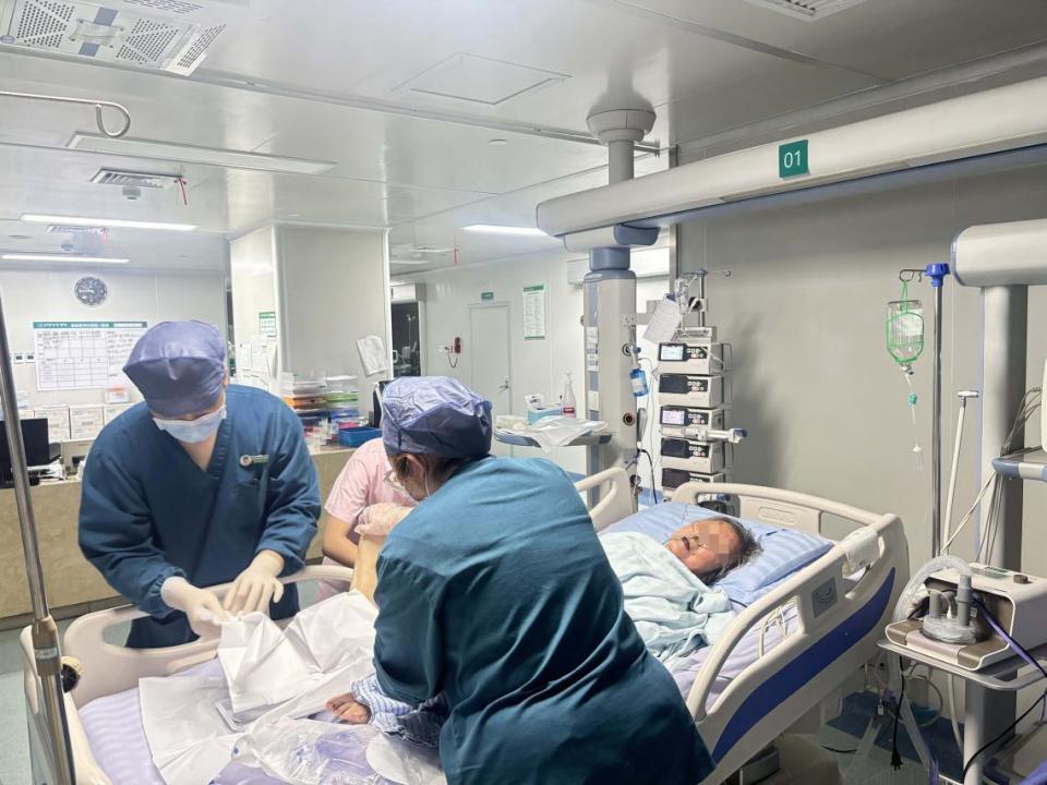 舍不得开空调，89岁奶奶逐渐意识模糊，入院时体温高达42°C！专家紧急提醒