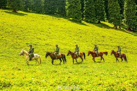 致敬坚守！看战士骑马巡边疆