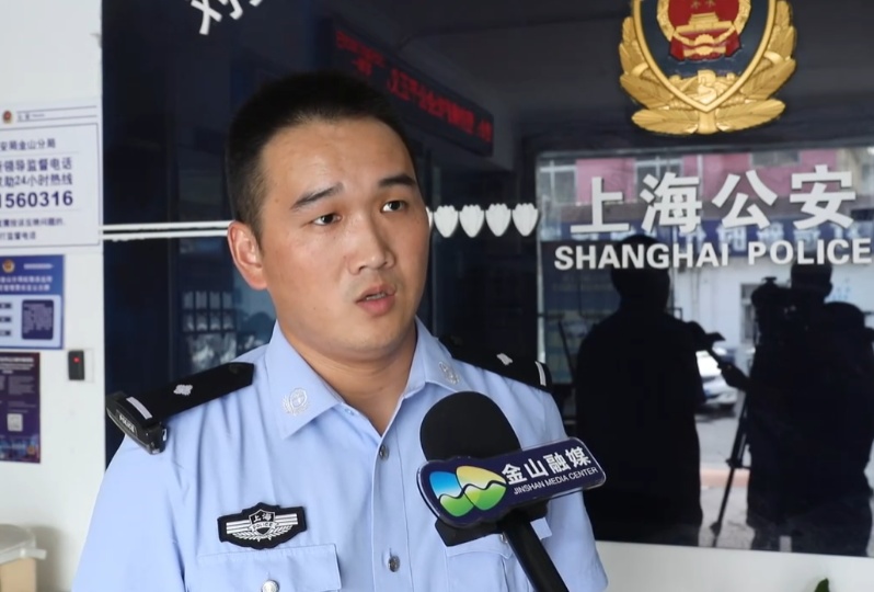 监控曝光!女子骑电瓶车时失控,头部猛烈撞击!这个动作保命 监控曝光!女子骑电瓶车时失控,头部猛烈撞击!这个动作保命