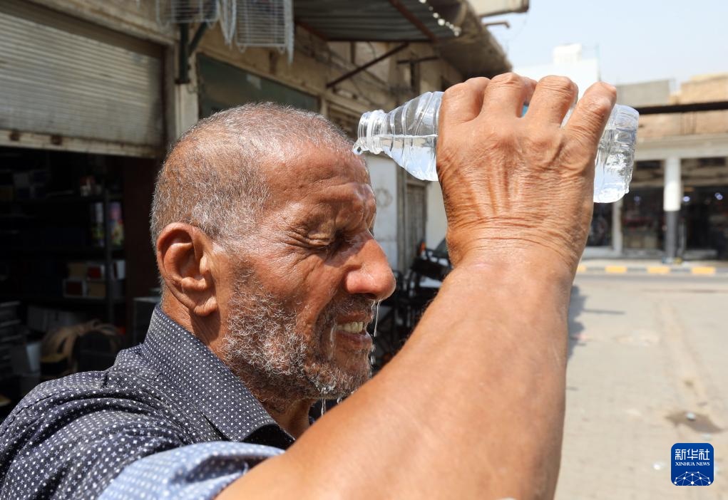 伊拉克多地气温突破50摄氏度