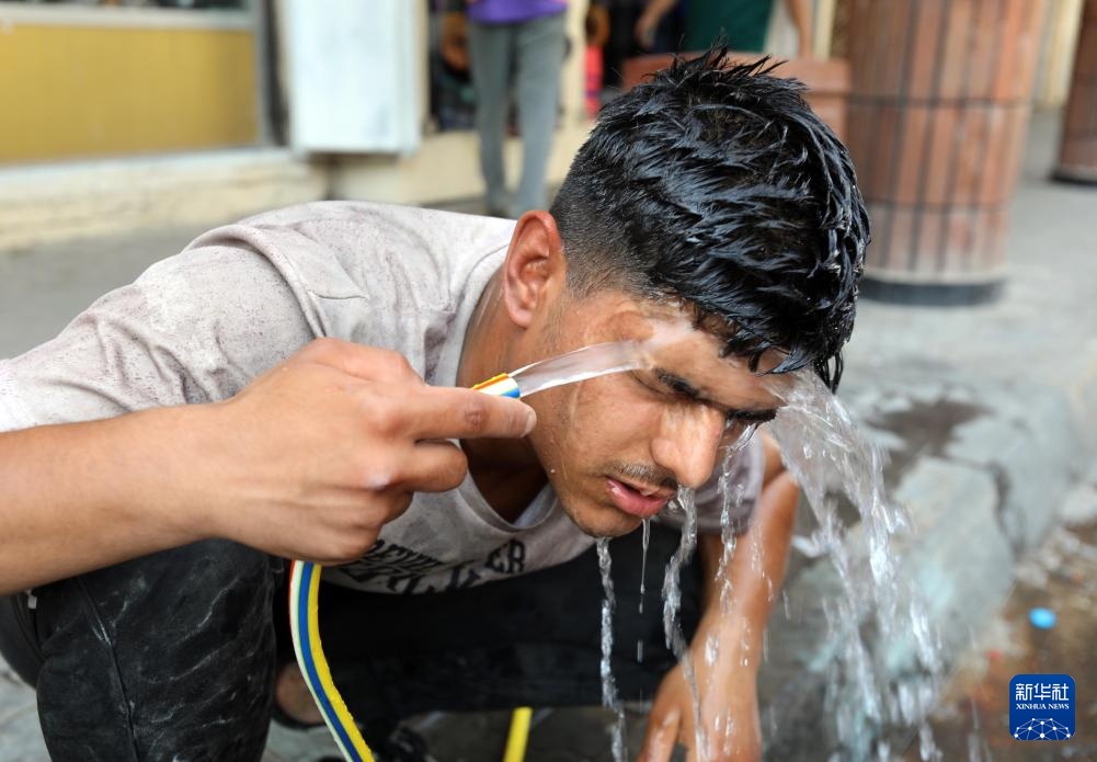 伊拉克多地气温突破50摄氏度