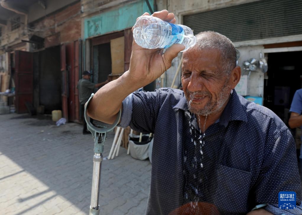 伊拉克多地气温突破50摄氏度