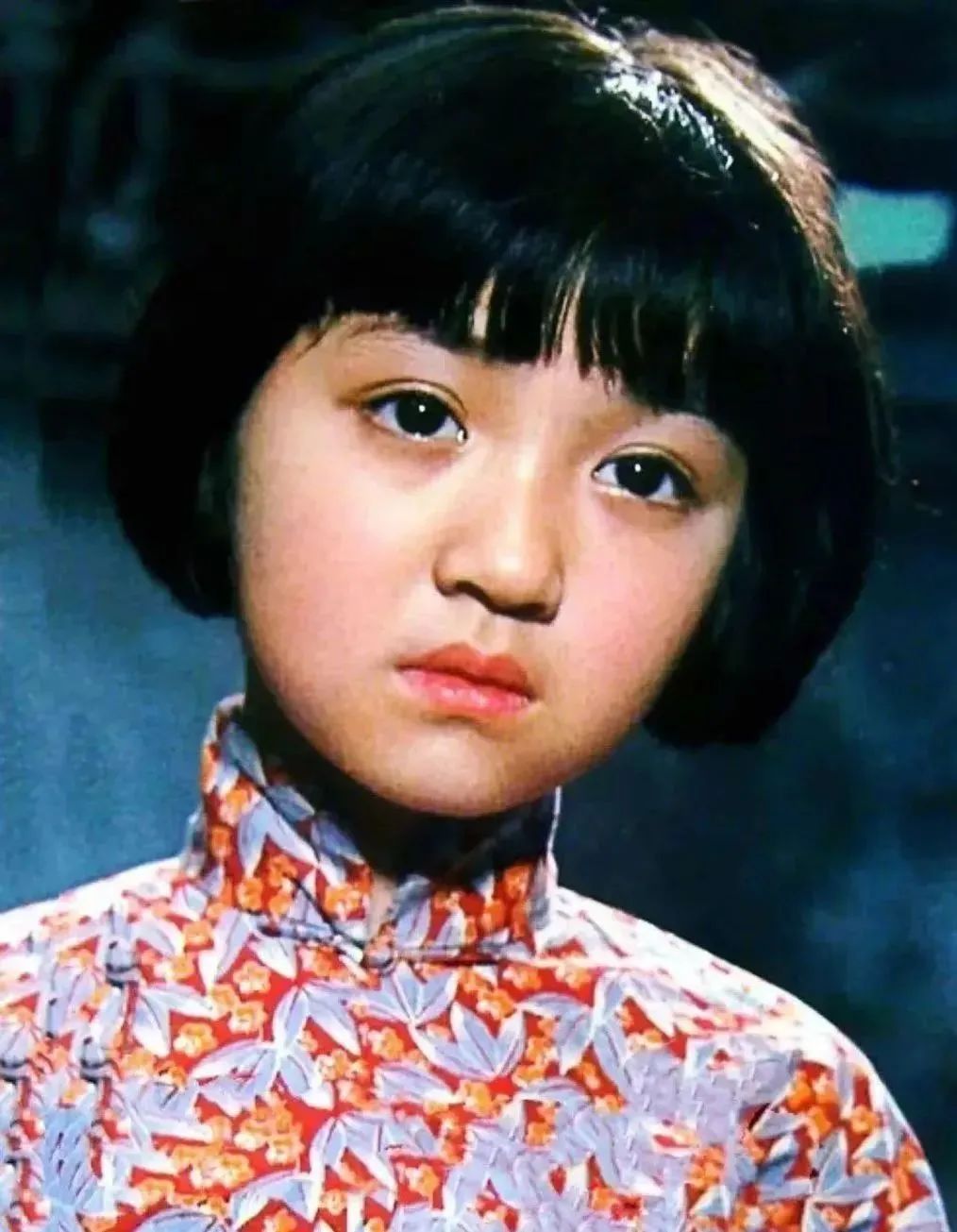 上海女演员罕见露面，复刻名场面！作品家喻户晓，网友：原来是她
