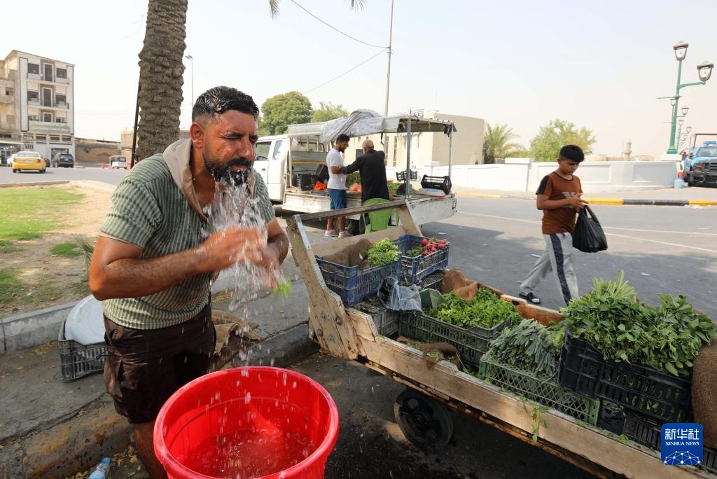 伊拉克多地气温突破50摄氏度