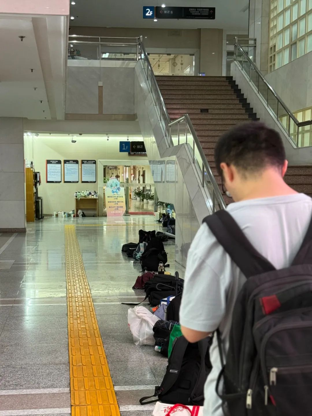 爆满！早上8点，杭州这里就排长队！网友：被震撼到了…