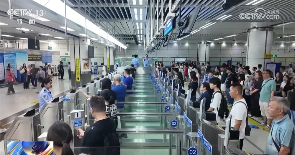 4亿人次、105万人次、300%……人流物流“创新高” 活力中国生机勃勃