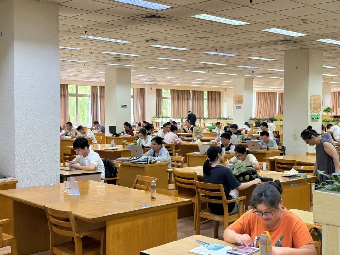 爆满！早上8点，杭州这里就排长队！网友：被震撼到了…