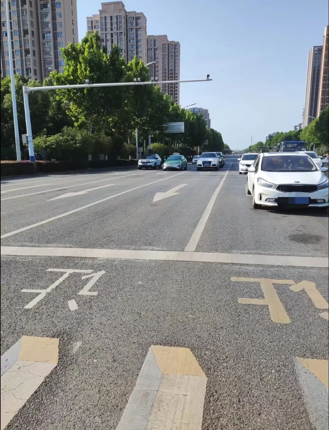 夏日街头再现“避晒式停车”？交警：已有城市对此罚款