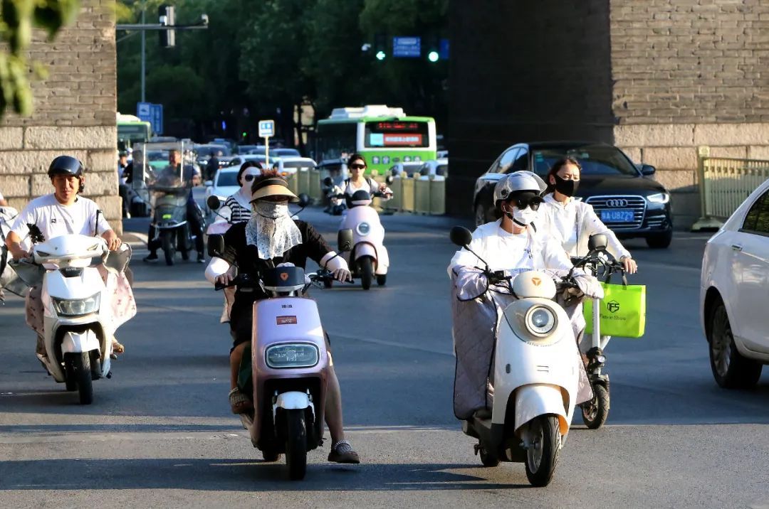 四预警连发！“竹节草”来了