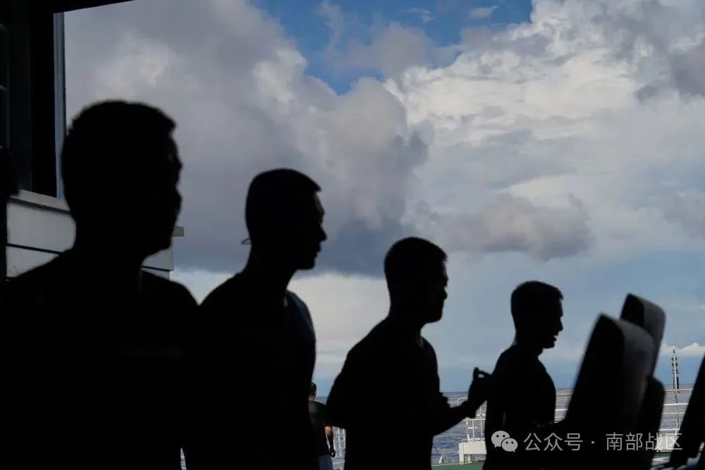 中国海警的守护下，黄岩岛的夏日