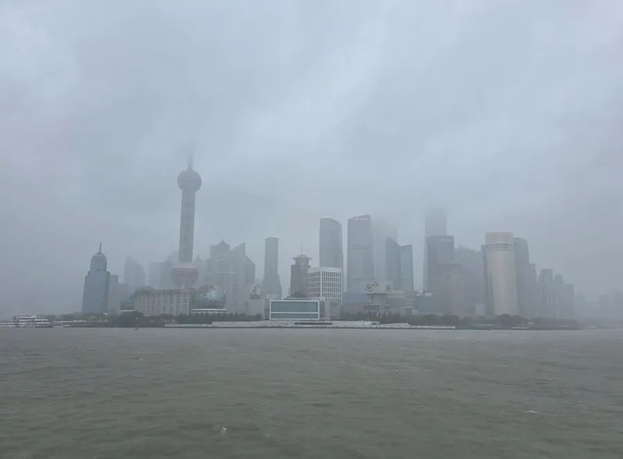 “竹节草”傍晚前后登陆上海！地铁发布运营信息，暴雨预警更新为橙色