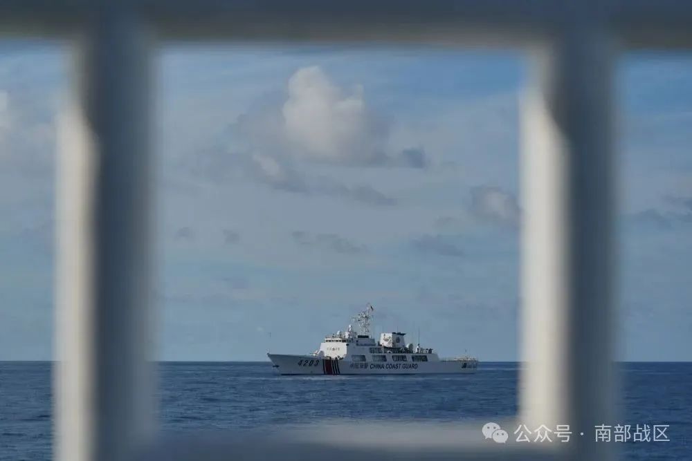 中国海警的守护下，黄岩岛的夏日