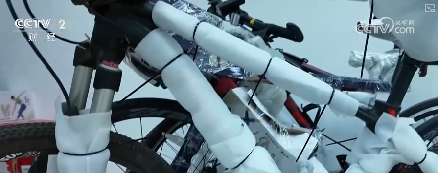 推着自行车上火车、晚上睡觉白天游玩 特色服务让山水之约有了全新打开方式 推着自行车上火车、晚上睡觉白天游玩 特色服务让山水之约有了全新打开方式