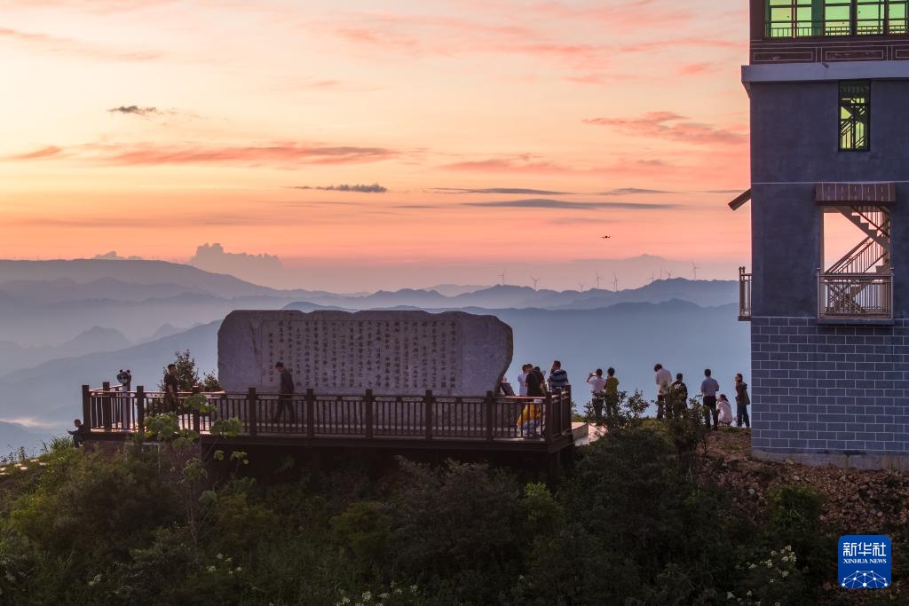 美丽中国丨湖南雪峰山日出云海美景