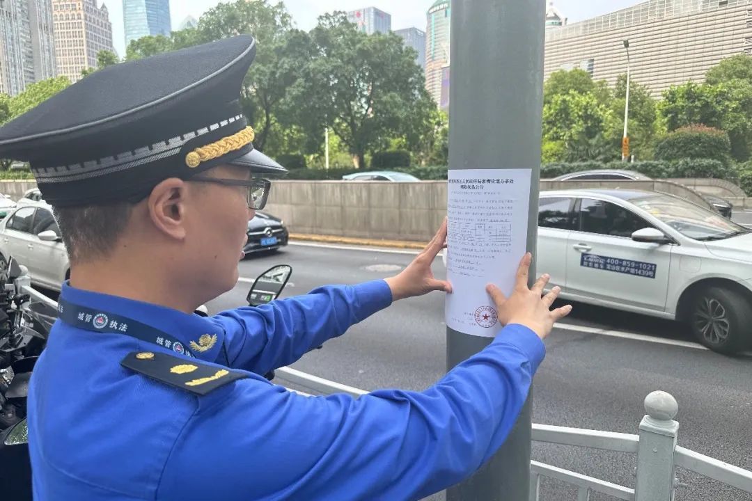 上海街头大量出现充电宝专车，执法部门：占道经营有漏电起火风险，严查！