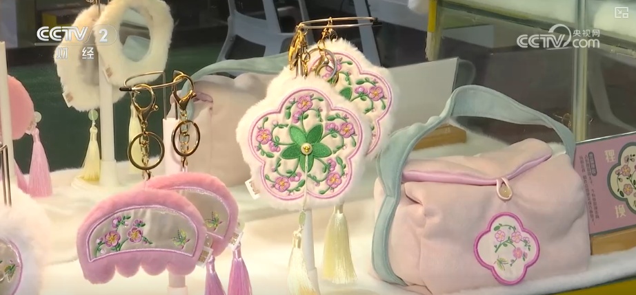 快乐、治愈、陪伴，“潮”出新高度！凭借“文化共鸣+创意表达”中国潮玩走红全球