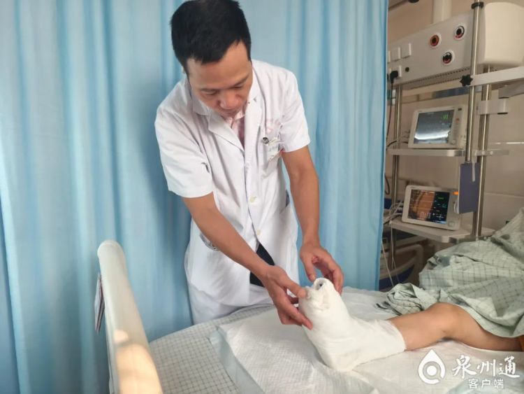 惊险!4岁男童被卷入车底,竟奇迹生还 惊险!4岁男童被卷入车底,竟奇迹生还