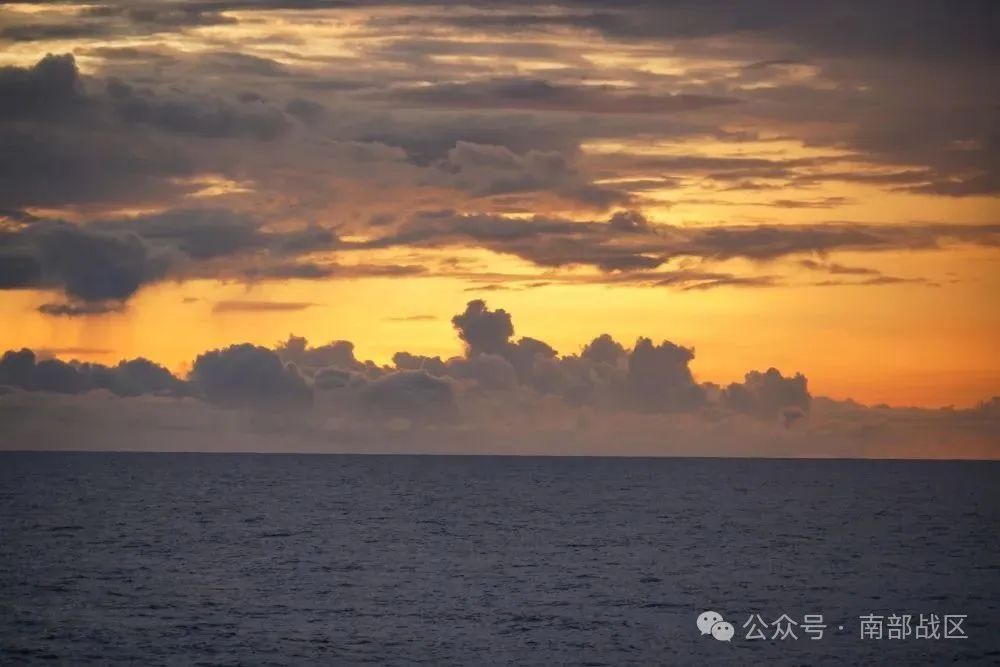 中国海警的守护下，黄岩岛的夏日