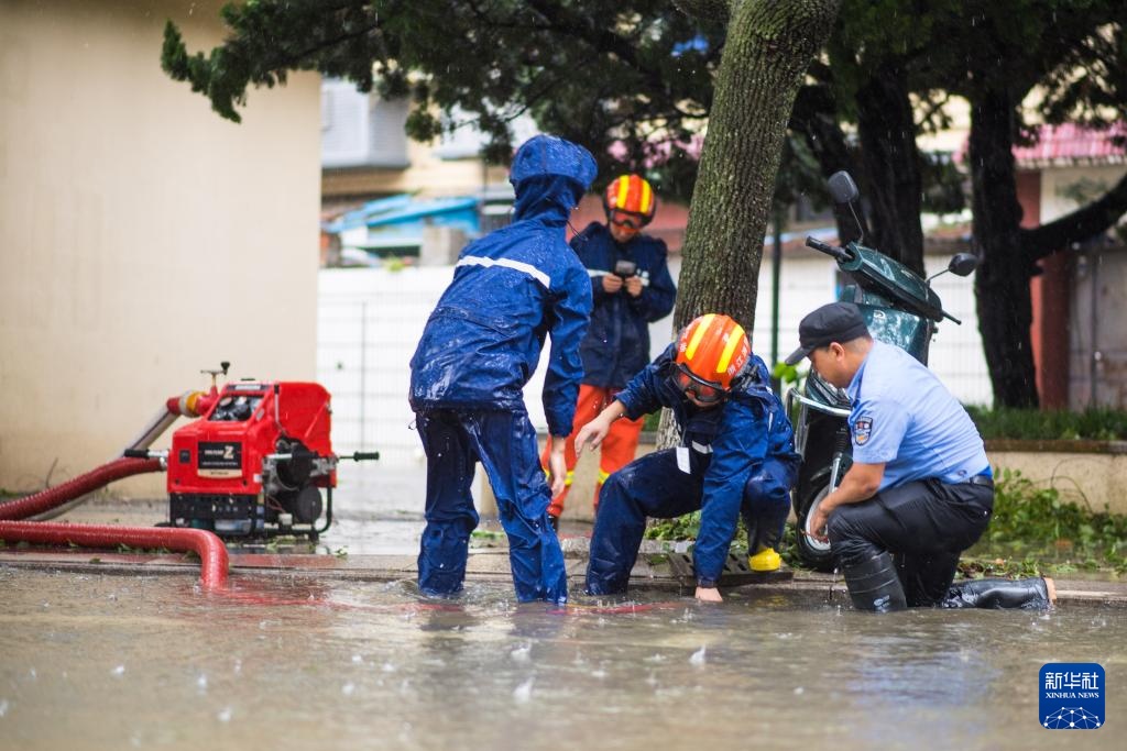 浙江舟山：应对台风“竹节草”