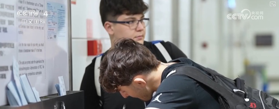 “全国通办”“网上办”“含金量”……多维度透视移民管理发展新成就