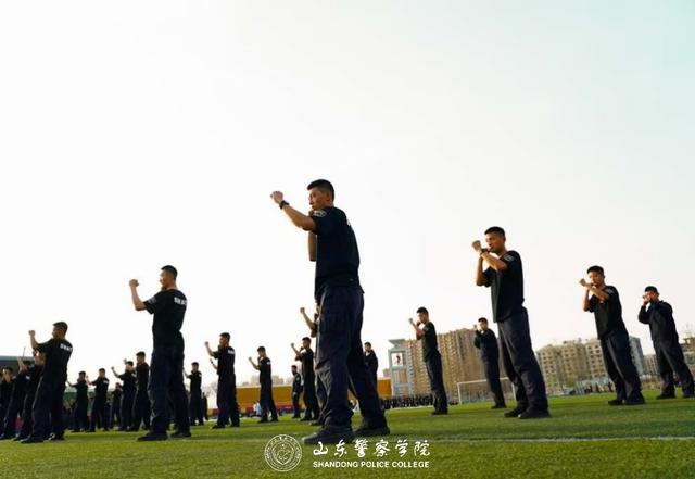 警校毕业生首次“出警”：满分！