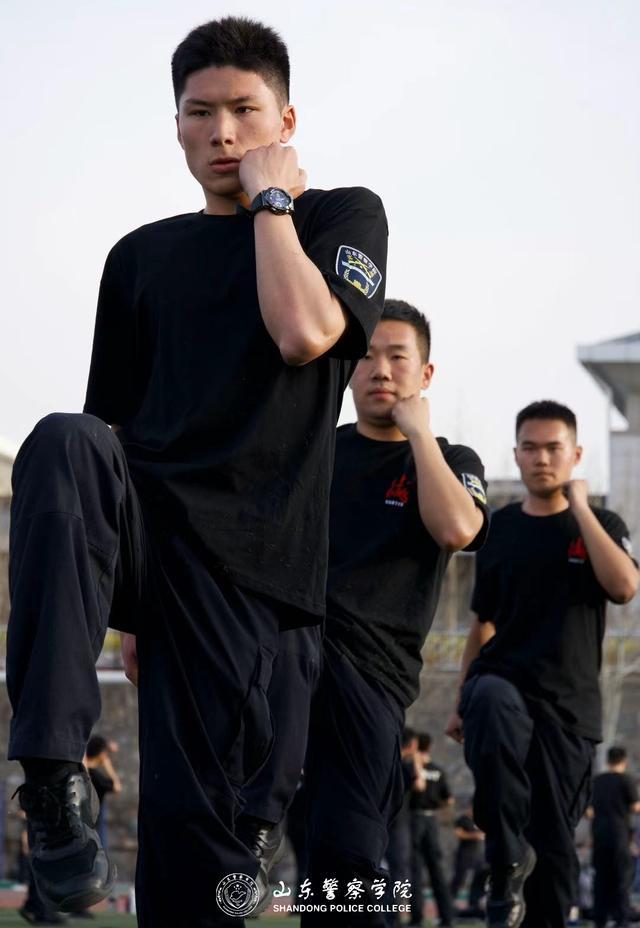 警校毕业生首次“出警”：满分！