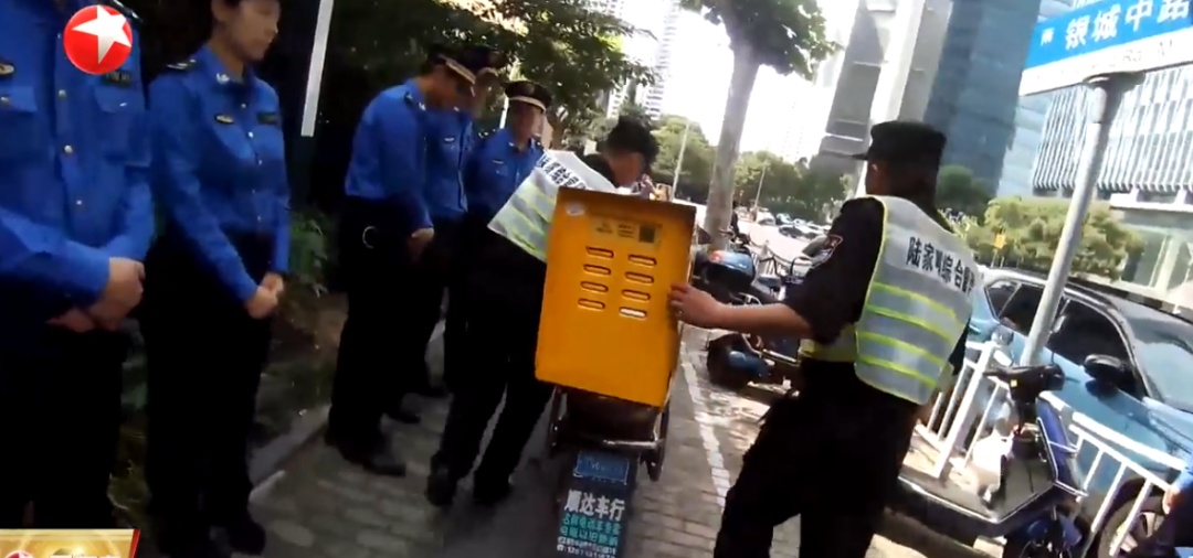 上海街头大量出现充电宝专车，执法部门：占道经营有漏电起火风险，严查！