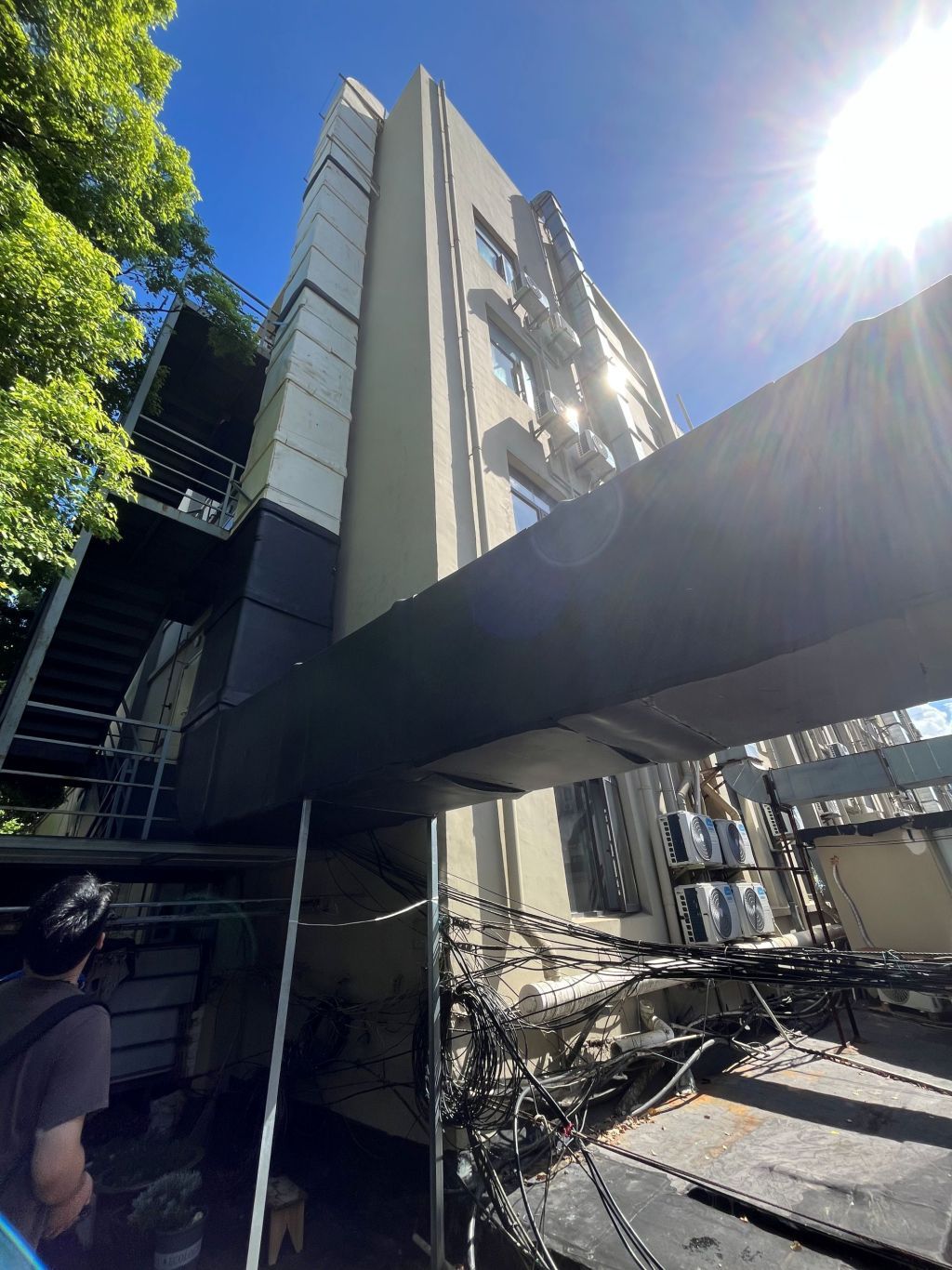 “烟火气”如何不扰民？上海这个街道探索“公共烟道”治理新路径