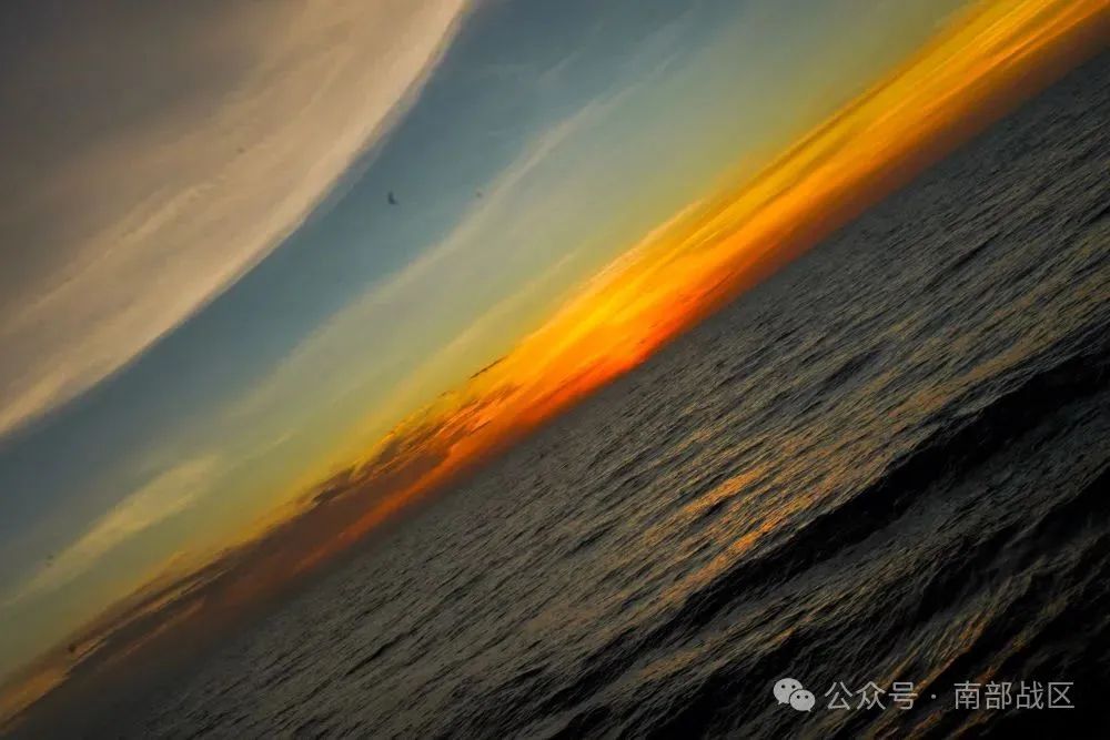 中国海警的守护下，黄岩岛的夏日
