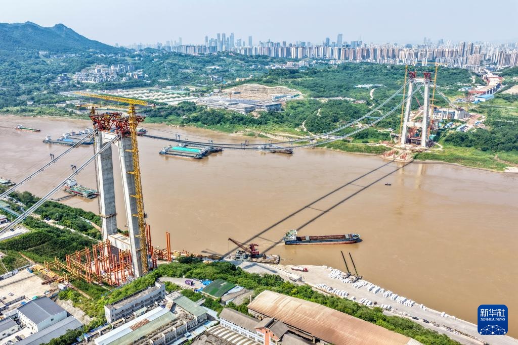重庆黄桷沱长江大桥主缆架设完成
