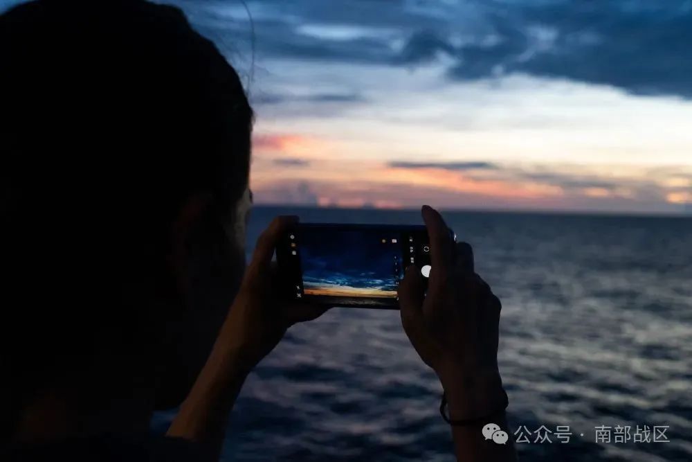 中国海警的守护下，黄岩岛的夏日