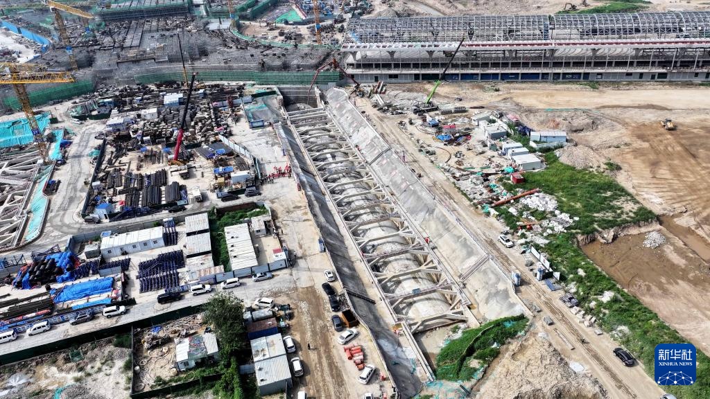 济滨高铁机场隧道贯通 济滨高铁机场隧道贯通