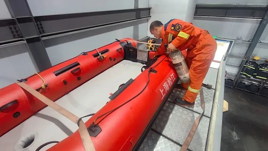 上海列车大面积晚点、停运！G40沪陕高速长江大桥封闭！警惕，上海今夜将风雨再起