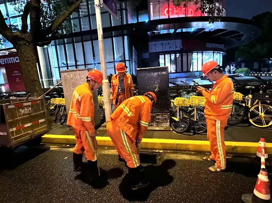 上海列车大面积晚点、停运！G40沪陕高速长江大桥封闭！警惕，上海今夜将风雨再起