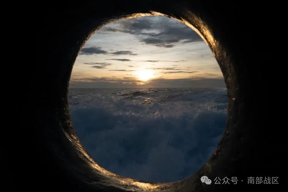 中国海警的守护下，黄岩岛的夏日