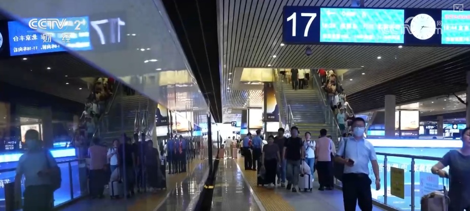 新服务拓展消费新场景 “清凉游”热度攀升燃动夏日文旅经济热力 新服务拓展消费新场景 “清凉游”热度攀升燃动夏日文旅经济热力