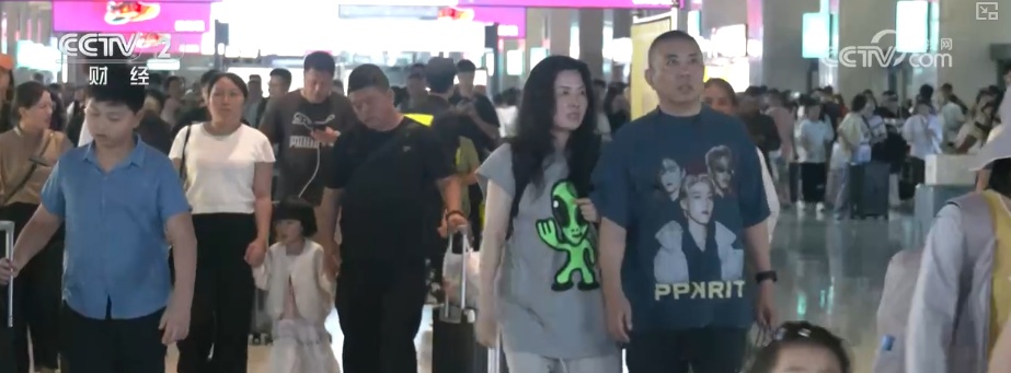 新服务拓展消费新场景 “清凉游”热度攀升燃动夏日文旅经济热力 新服务拓展消费新场景 “清凉游”热度攀升燃动夏日文旅经济热力