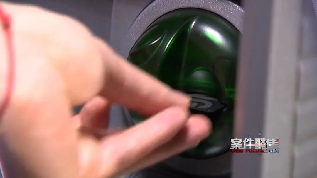炸裂!二娃宝妈出轨,丈夫主动送衣物去酒店,自称是哥哥… 炸裂!二娃宝妈出轨,丈夫主动送衣物去酒店,自称是哥哥…