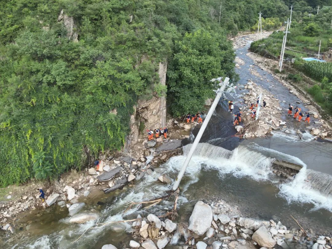 徒步16公里，北京大兴区消防救援支队转移15名被困人员