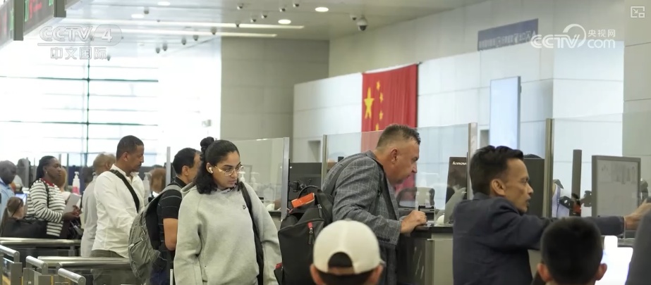 “全国通办”“网上办”“含金量”……多维度透视移民管理发展新成就