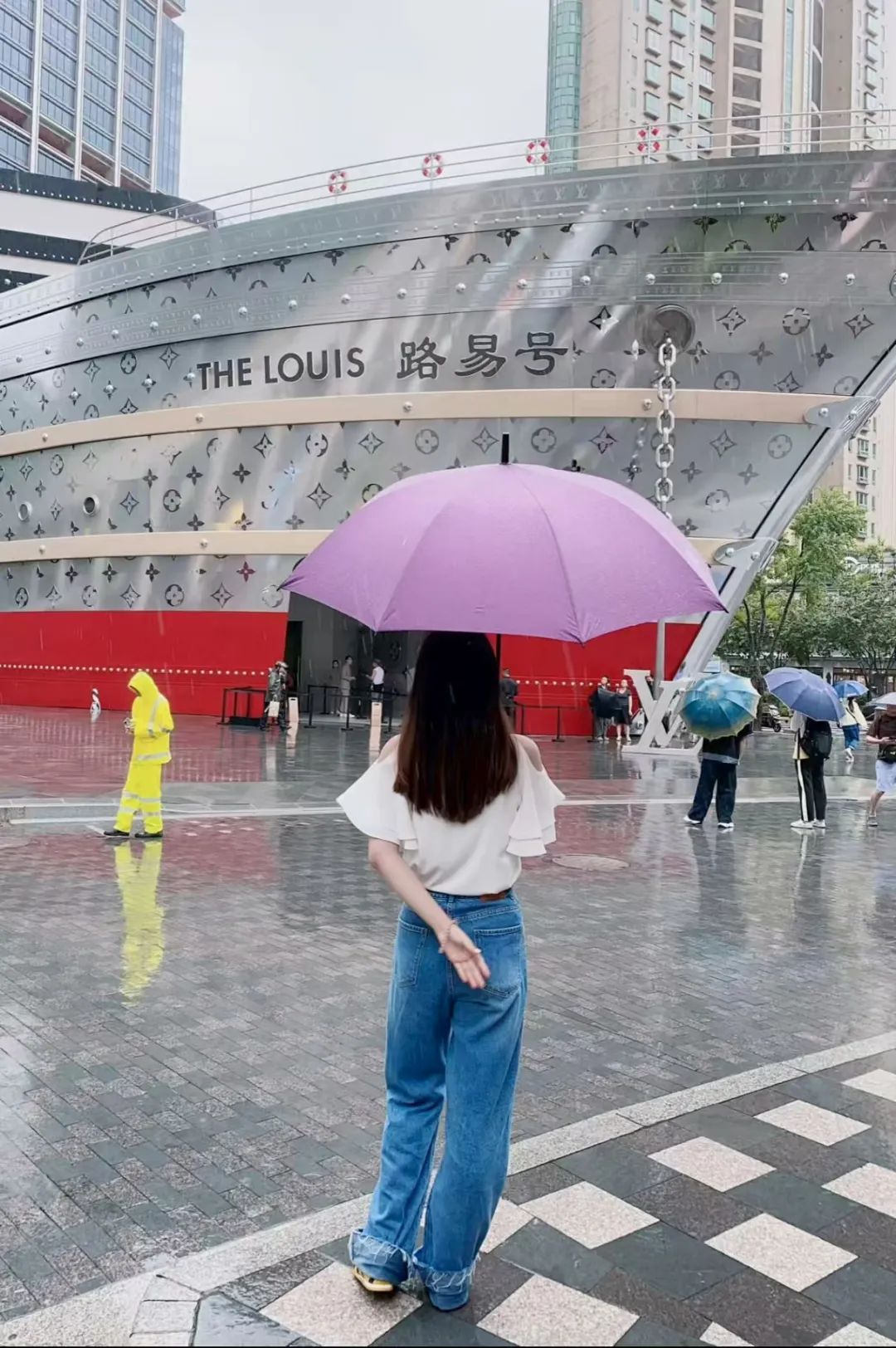 上海台风天，LV巨轮“启航”了？大量游客被困外滩？都是假的！