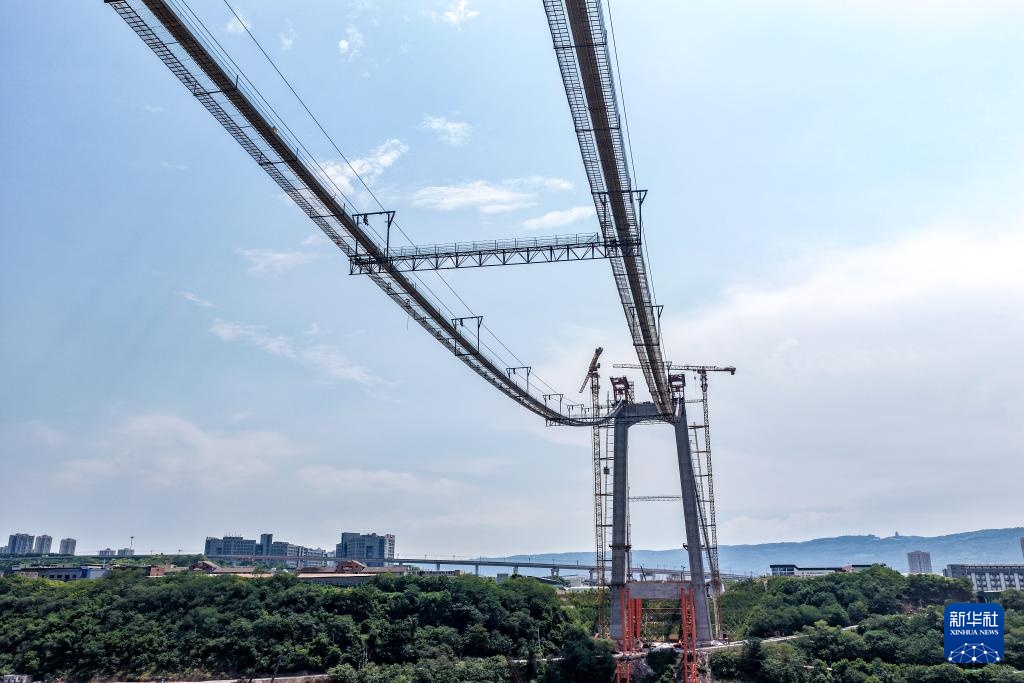 重庆黄桷沱长江大桥主缆架设完成
