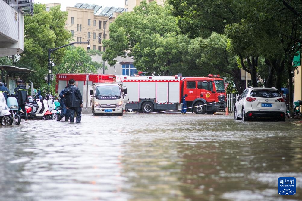 浙江舟山：应对台风“竹节草”
